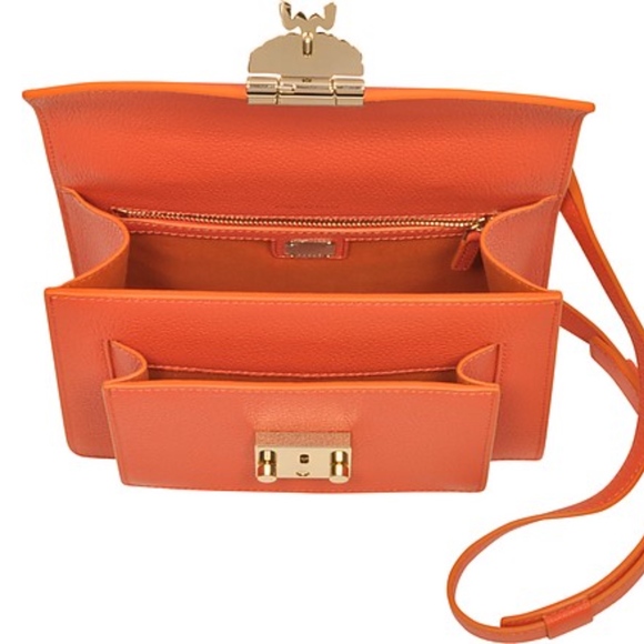 ♥️ SOLD ❤️ Patricia Park Avenue Small Satchel Bag - Picture 4 of 8